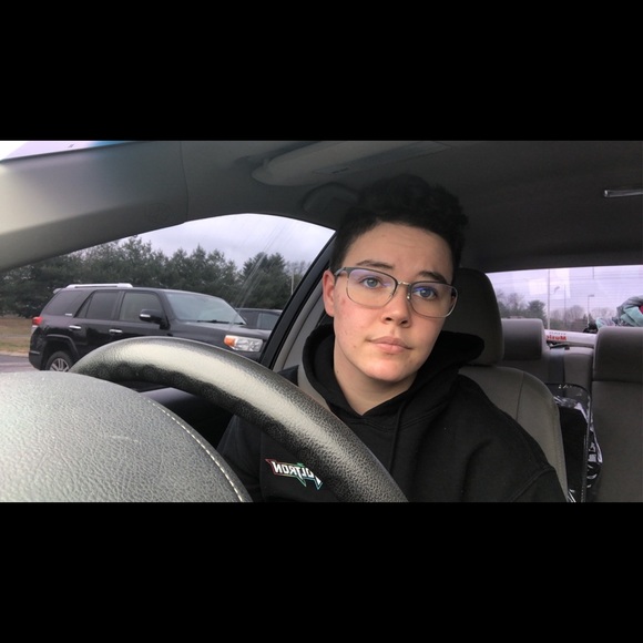 Meet your Posher, Olivia - Picture 1 of 1